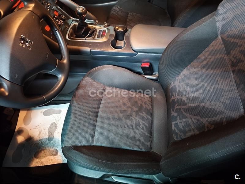 Usado Peugeot 3008 112 CV (82 kW) 2010 Marrón Berlina