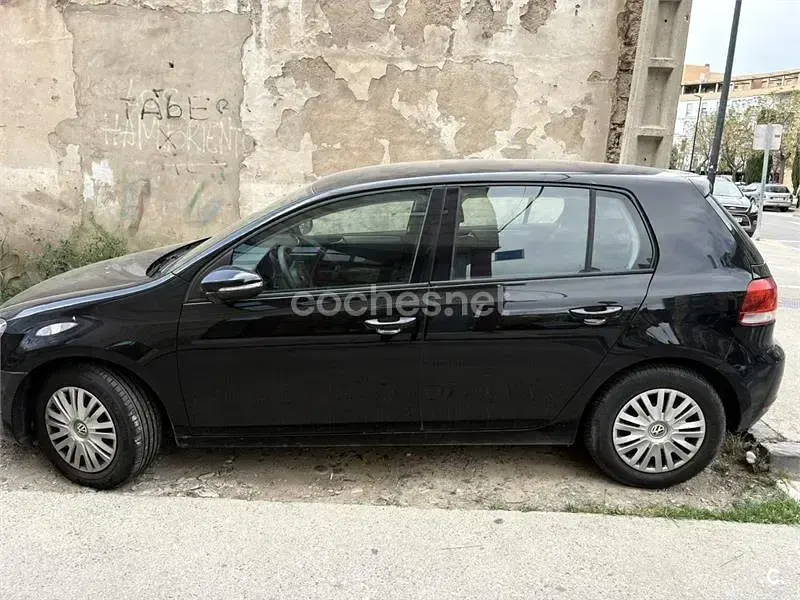 Usado VW Golf VII Advance 105 CV (77 kW) 2012 Negro Berlina