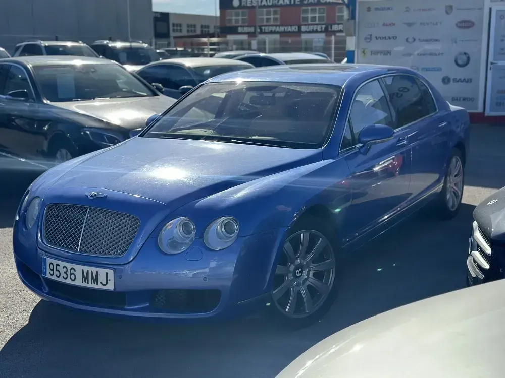 Usado Bentley Continental Flying Spur 560 CV (411 kW) 2006 Azul metalico Berlina