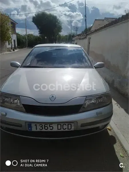Usado Renault Laguna II Privilege 120 CV (88 kW) 2004 Beige Berlina