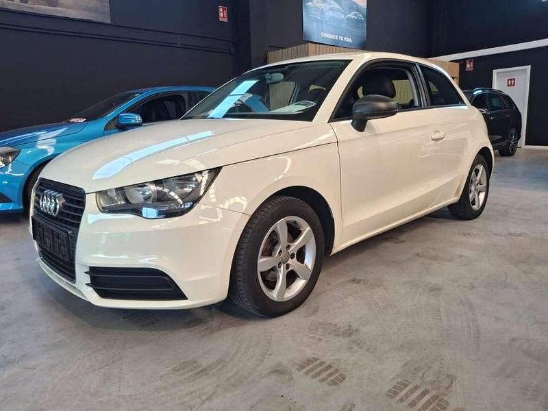 Blanco Usado 2013 Audi A1 Attraction Utilitario | 10.990 € (Precio justo) - Imagen 1/4