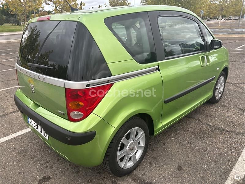 Usado Peugeot 1007 70 CV (51 kW) 2006 Verde Monovolumen