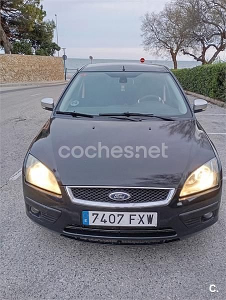 Usado Ford Focus Trend 115 CV (84 kW) 2007 Negro Berlina