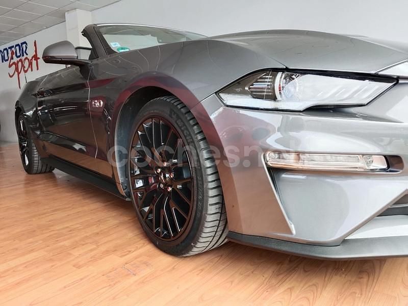 Gris / plata Usado 2021 Ford Mustang GT Descapotable | 49.900 € (Un poco caro) - Imagen 1/4