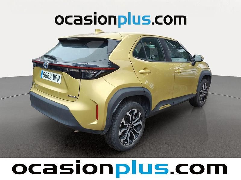 Usado Toyota Yaris Active 116 CV (85 kW) 2024 Oro Utilitario