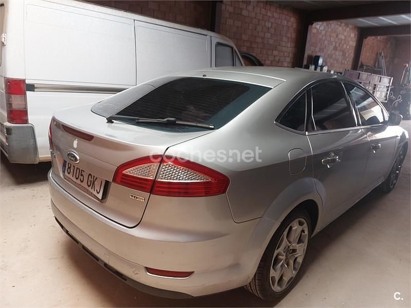 Usado Ford Mondeo Trend 125 CV (91 kW) 2009 Gris / plata Berlina