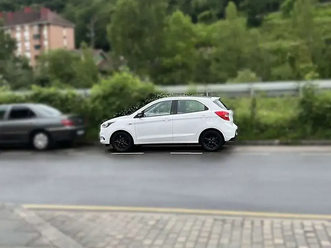 Usado Ford Ka Plus Ultimate 86 CV (63 kW) 2018 Blanco Utilitario