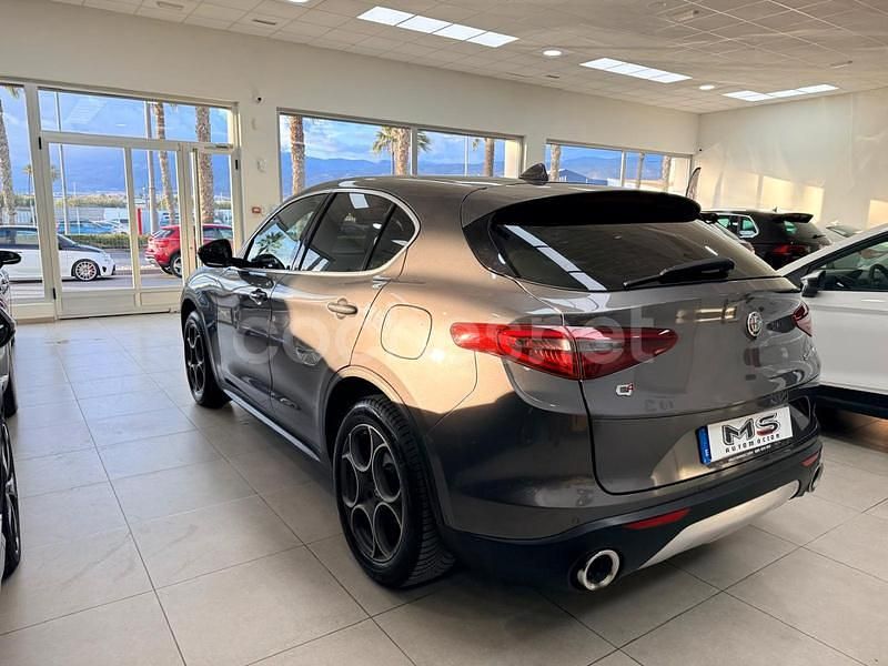 Usado Alfa Romeo Stelvio Super 210 CV (154 kW) 2017 Gris / plata SUV