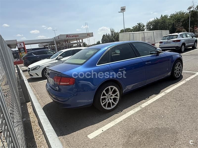 Usado Audi A4 143 CV (105 kW) 2012 Azul Berlina