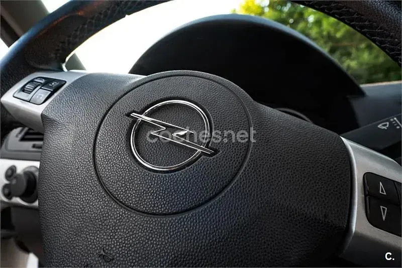 Usado Opel Astra GTC Energy 110 CV (80 kW) 2009 Blanco Berlina