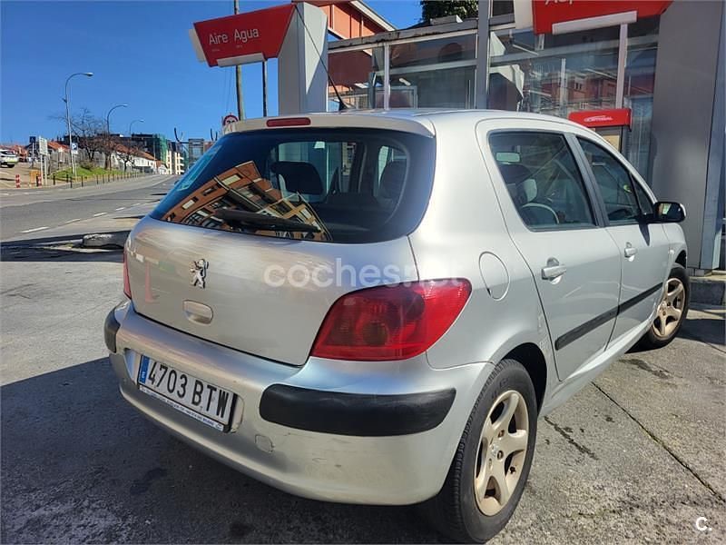 Usado Peugeot 307 110 CV (80 kW) 2002 Gris / plata Berlina