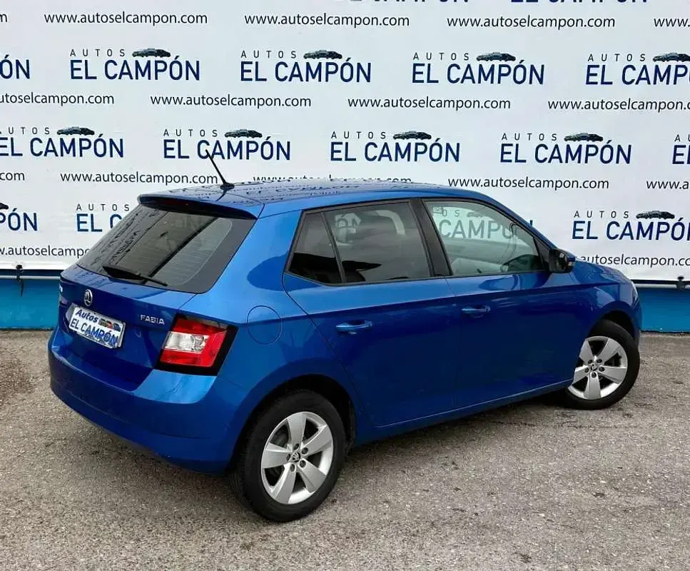 Usado Skoda Fabia Ambition 75 CV (55 kW) 2018 Azul Utilitario
