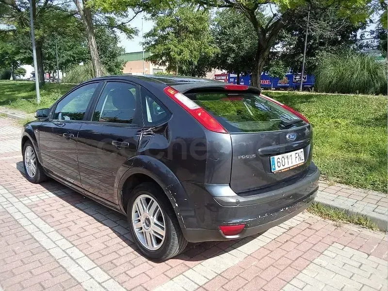 Brugt Ford Focus Ghia 115 HK (84 kW) 2006 Grå Sedan