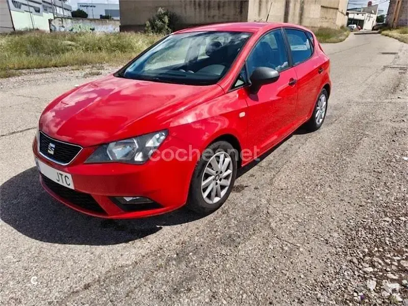 Usado Seat Ibiza Reference 90 CV (66 kW) 2016 Rojo Berlina