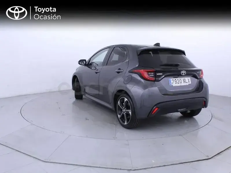 Nuevo Toyota Yaris Hybrid Style 116 CV (85 kW) 2026 Gris / plata Berlina