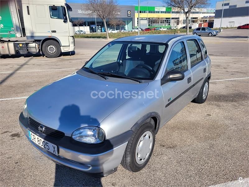 Usado Opel Corsa Eco 60 CV (44 kW) 1999 Gris / plata Berlina