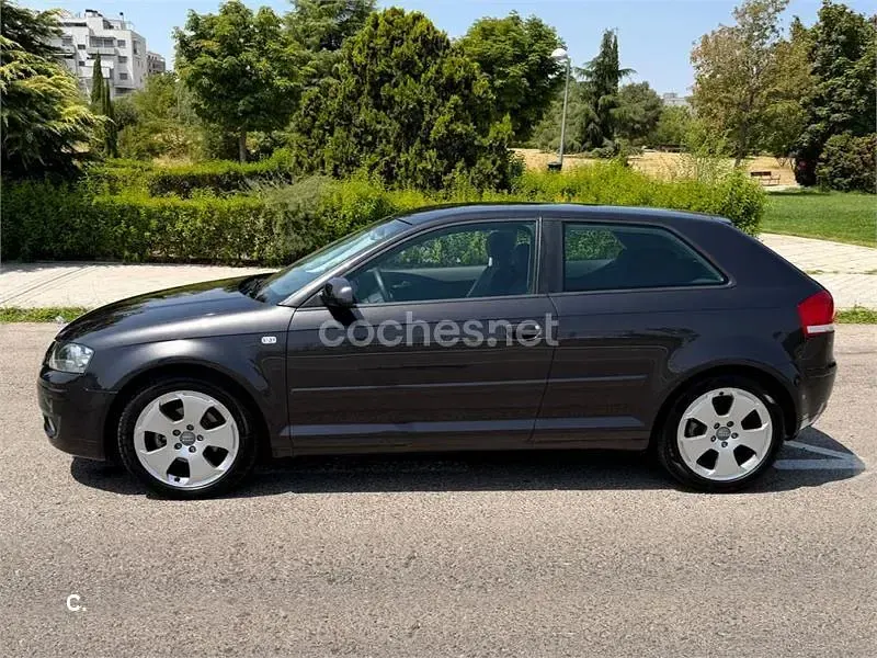 Usado Audi A3 Ambition 115 CV (84 kW) 2007 Gris / plata Utilitario