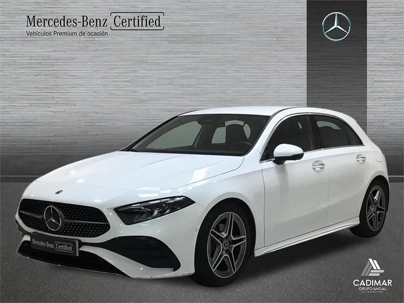 Usado Mercedes A180 AMG line 116 CV (85 kW) 2024 Blanco polar Berlina