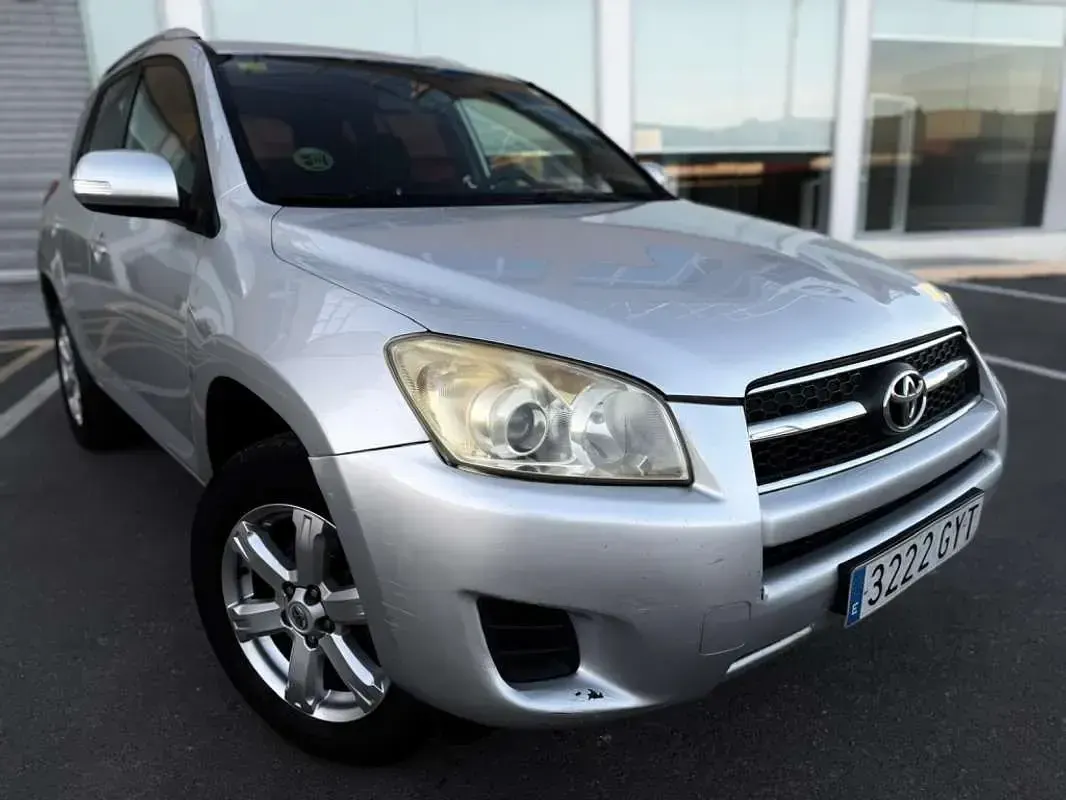 Usado Toyota RAV4 Premium 177 CV (130 kW) 2010 Gris SUV