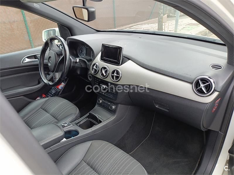 Blanco Usado 2013 Mercedes B200 Monovolumen | 9500 € (Precio justo) - Imagen 1/4