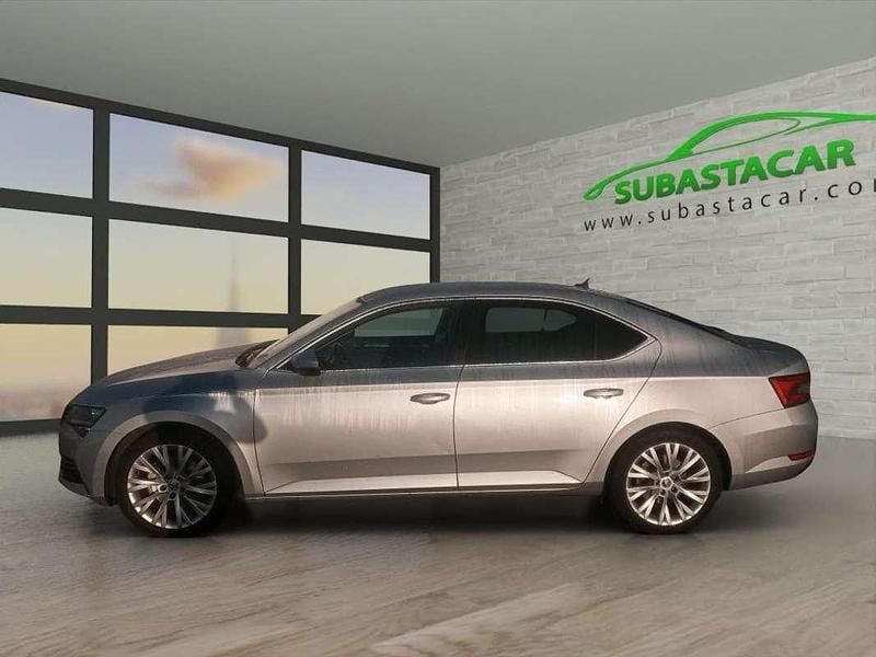 Plateado Usado 2021 Skoda Superb Style Berlina | 15.950 € (Super precio) - Imagen 1/4