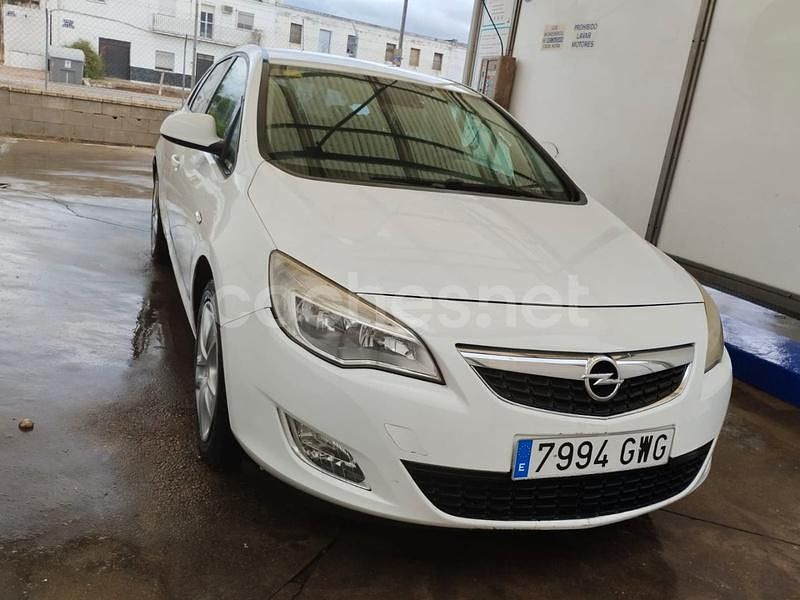 Usado Opel Astra Cosmo 110 CV (80 kW) 2010 Blanco Berlina