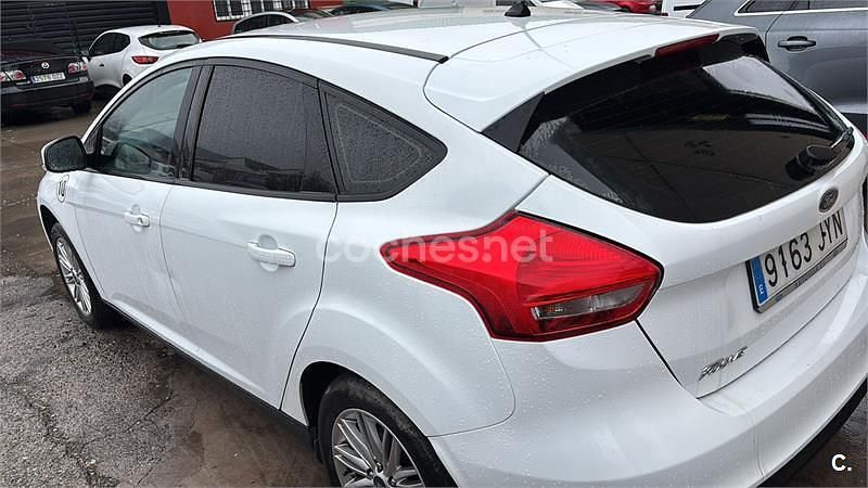 Usado Ford Focus Trend 120 CV (88 kW) 2017 Blanco Familiar