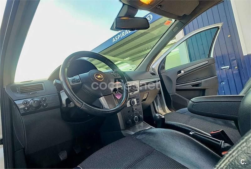 Usado Opel Astra Sport 120 CV (88 kW) 2006 Gris / plata Familiar