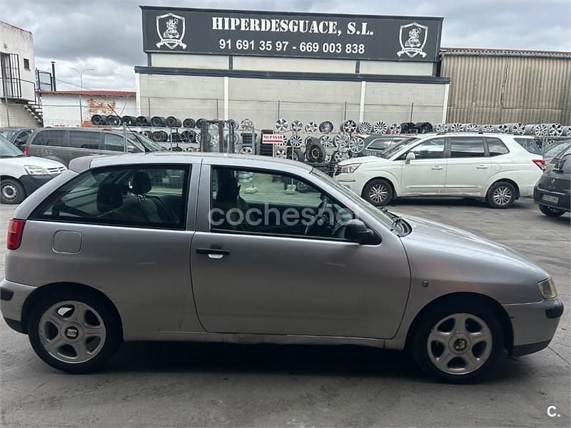 Usado Seat Ibiza Sport 90 CV (66 kW) 2001 Gris / plata Utilitario