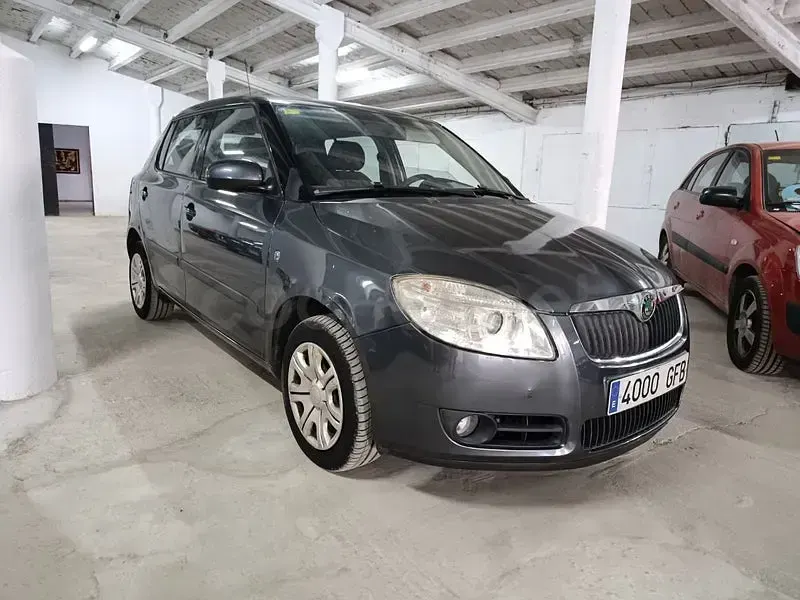 Usado Skoda Fabia 60 CV (44 kW) 2008 Gris / plata Berlina