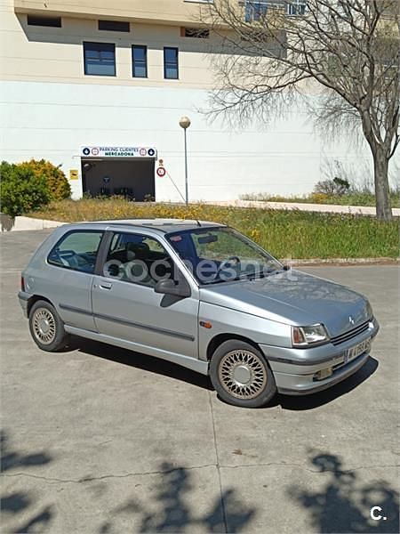 Usado Renault Clio 92 CV (67 kW) 1991 Gris / plata Utilitario