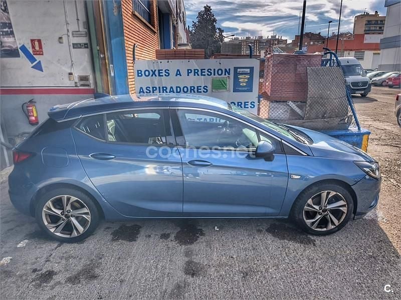 Usado Opel Astra Dynamic 150 CV (110 kW) 2016 Azul Berlina