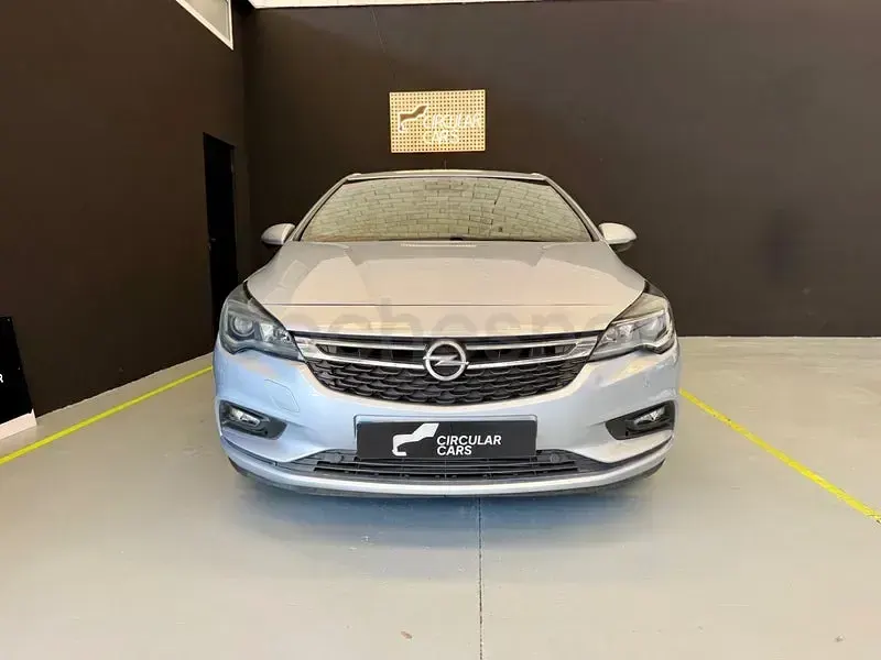 Usado Opel Astra Excellence 136 CV (100 kW) 2017 Gris / plata Berlina