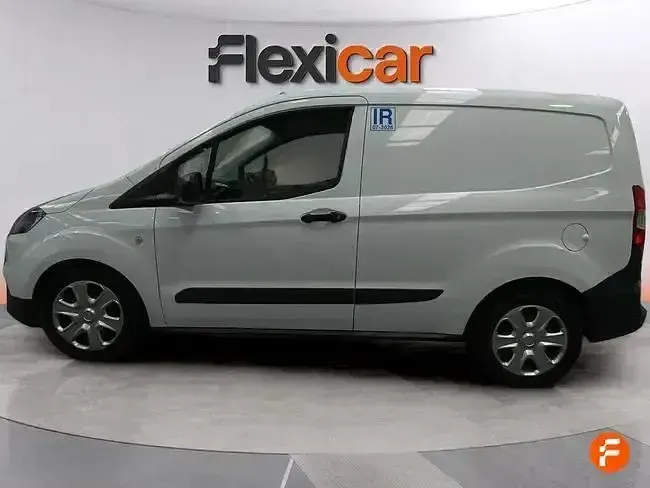 Käytetty Ford Tourneo Courier Trend 100 HP (73 kW) 2020 Valkoinen Tila-auto