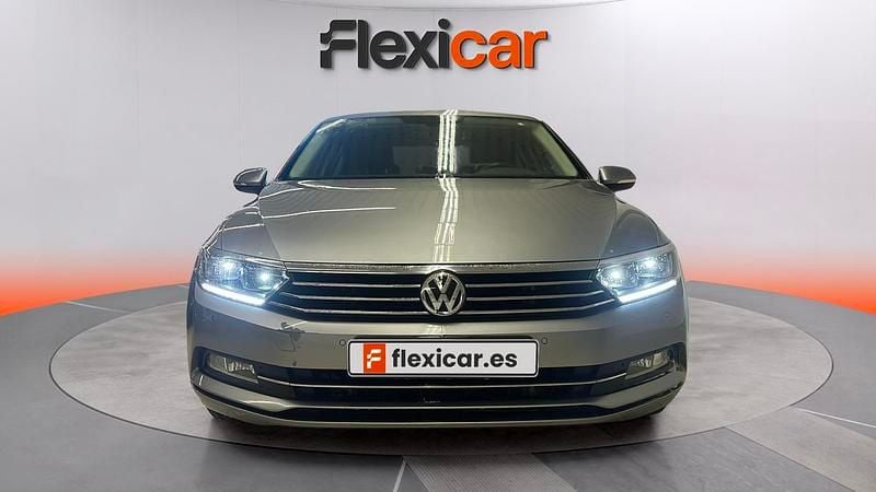 Usado VW Passat Advance 150 CV (110 kW) 2019 Gris Berlina