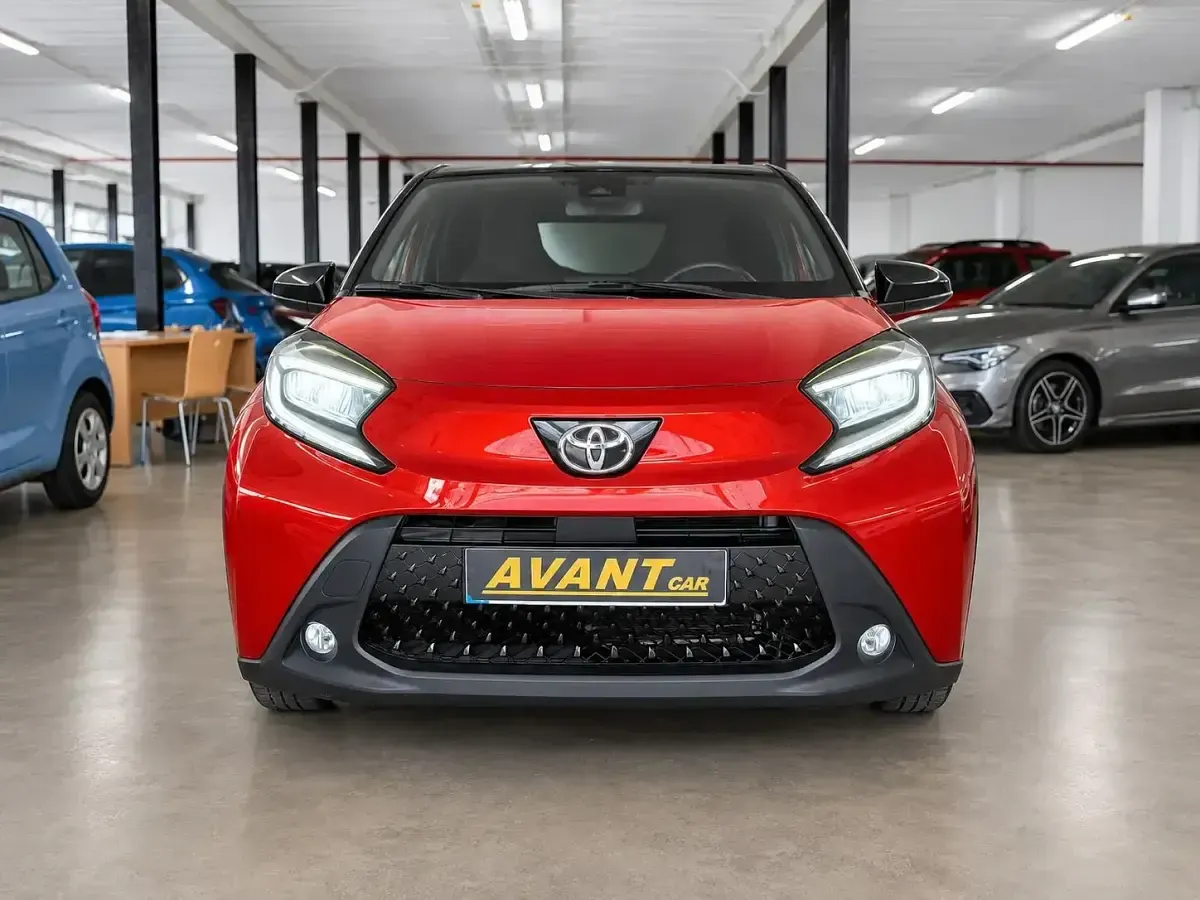 Usado Toyota Aygo X 72 CV (52 kW) 2023 Rojo SUV