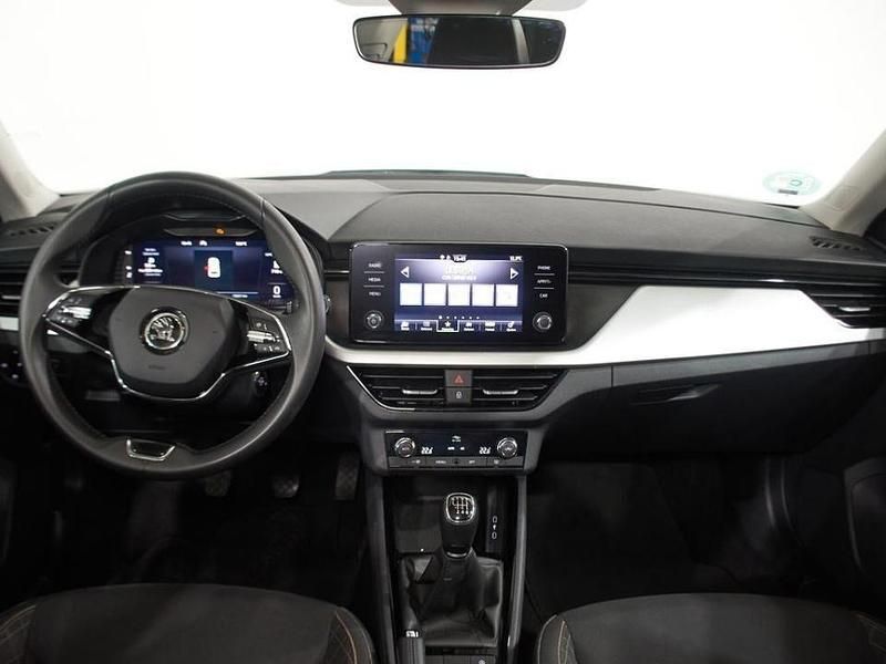 Usado Skoda Kamiq Ambition 110 CV (80 kW) 2023 Blanco SUV