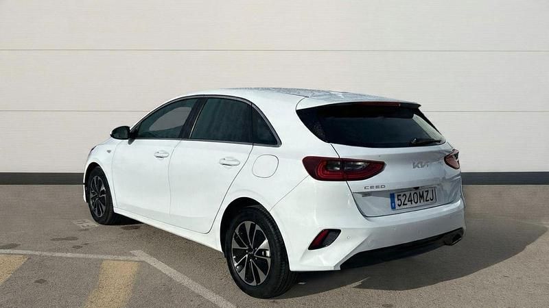 Usado Kia Ceed 100 CV (73 kW) 2025 Blanco Utilitario