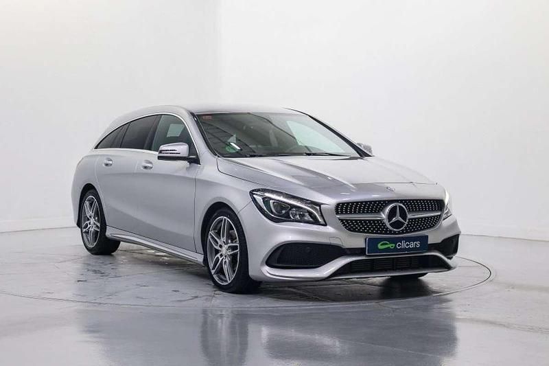 Usado Mercedes CLA200 Shooting Brake 136 CV (100 kW) 2017 Gris Familiar