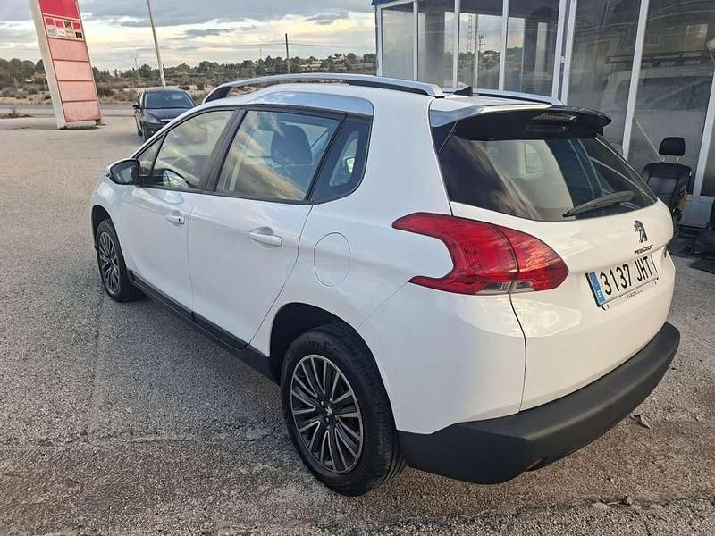 Usado Peugeot 2008 Access 82 CV (60 kW) 2015 Blanco SUV