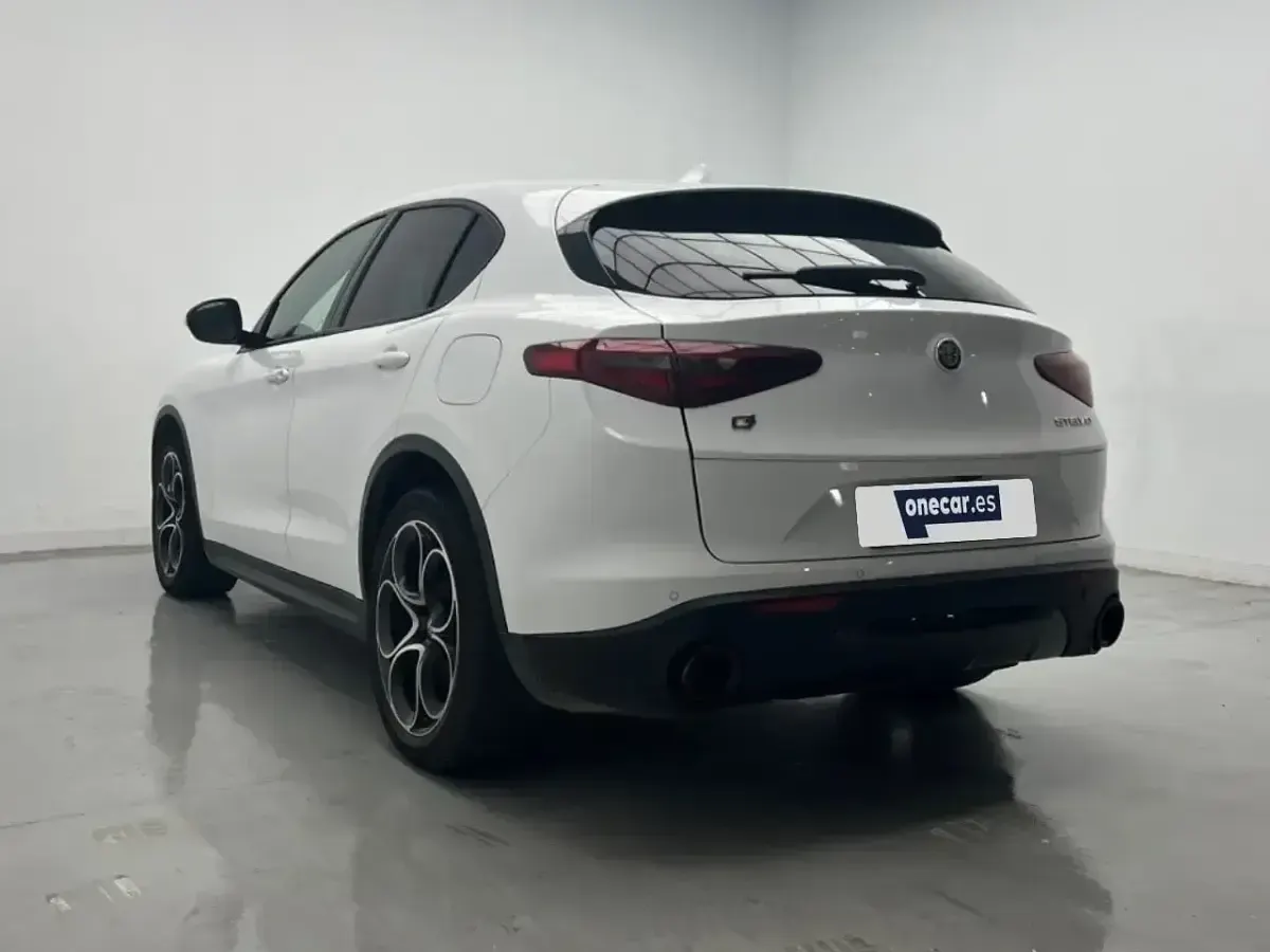 Usado Alfa Romeo Stelvio Sprint 190 CV (139 kW) 2022 Blanco SUV