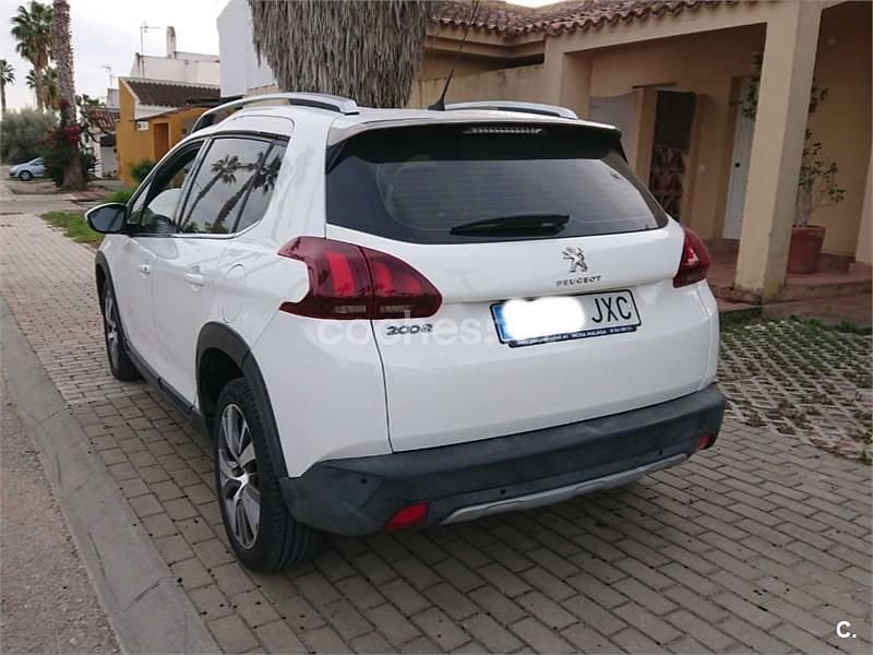 Usado Peugeot 2008 Allure 100 CV (73 kW) 2017 Blanco SUV