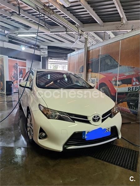 Blanco Usado 2015 Toyota Auris Active Berlina | 8990 € (Buen precio) - Imagen 1/4