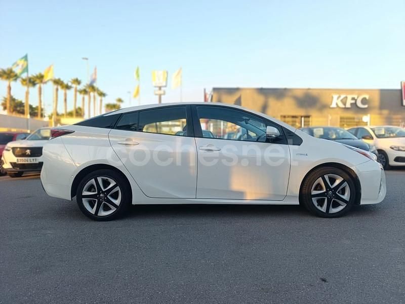 Usado Toyota Prius Advance 136 CV (100 kW) 2016 Blanco Berlina
