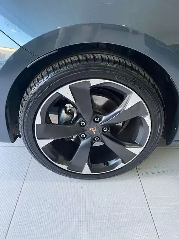 Usado Cupra Leon 150 CV (110 kW) 2025 Gris Utilitario