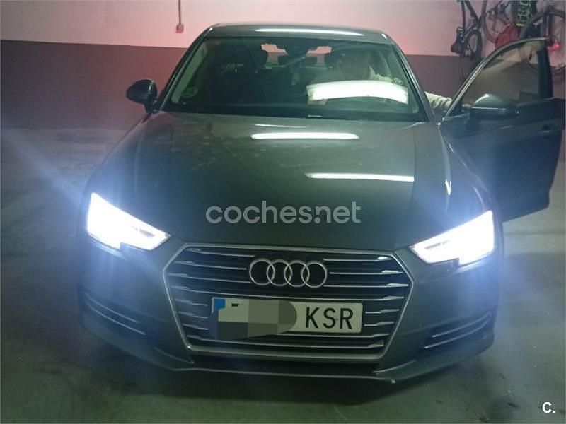 Usado Audi A4 Design 150 CV (110 kW) 2018 Gris / plata Berlina