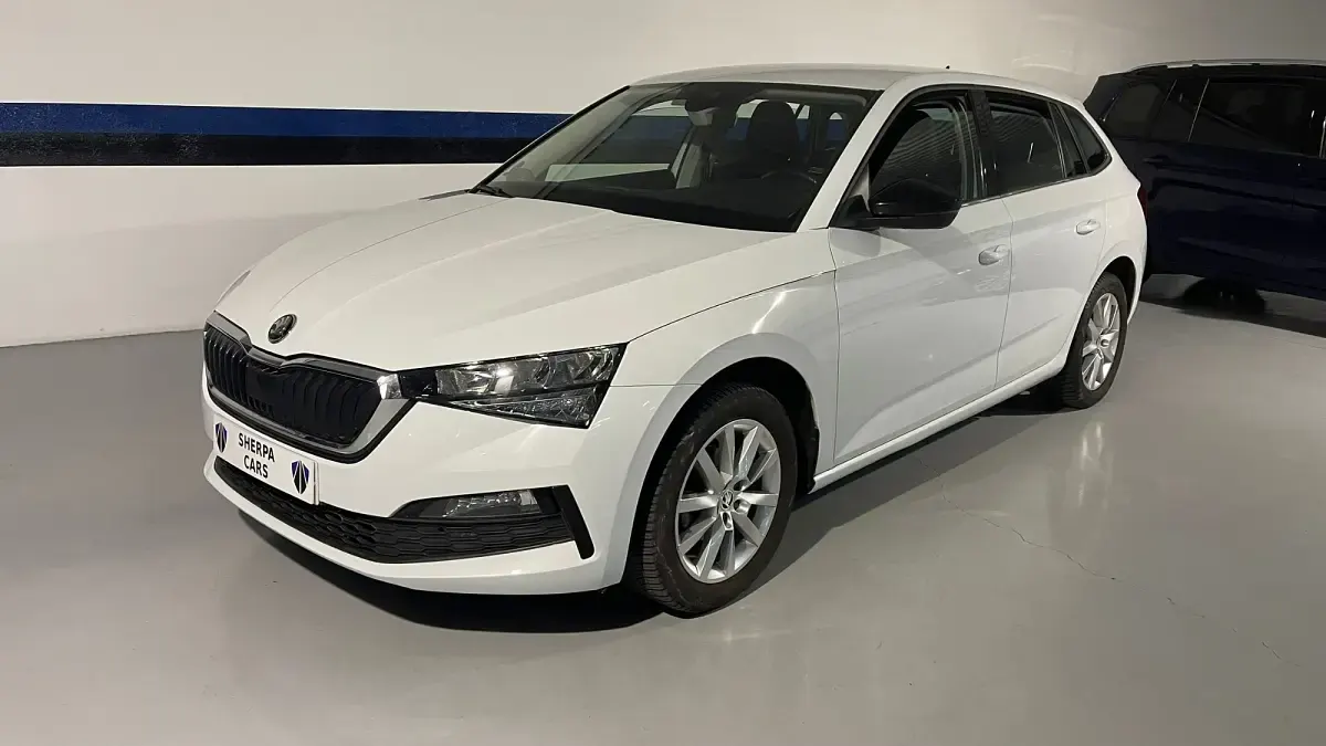 Usado Skoda Scala Ambition 90 CV (66 kW) 2021 Blanco Utilitario