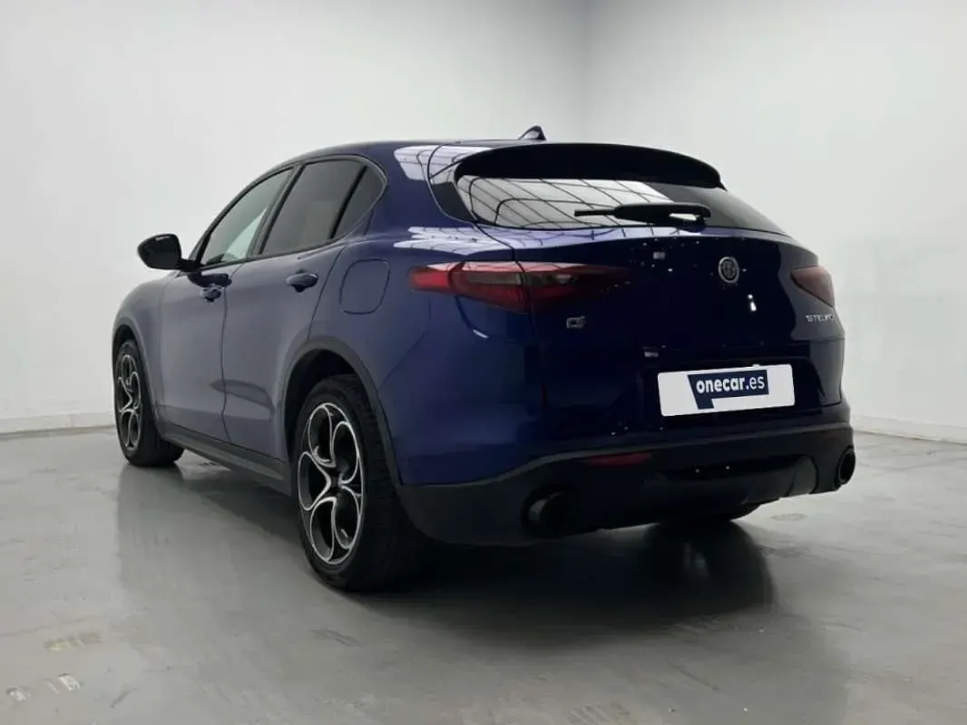Usado Alfa Romeo Stelvio Sprint 190 CV (139 kW) 2022 Azul SUV