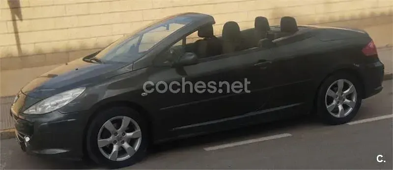 Usado Peugeot 307 CC 110 CV (80 kW) 2007 Verde Descapotable