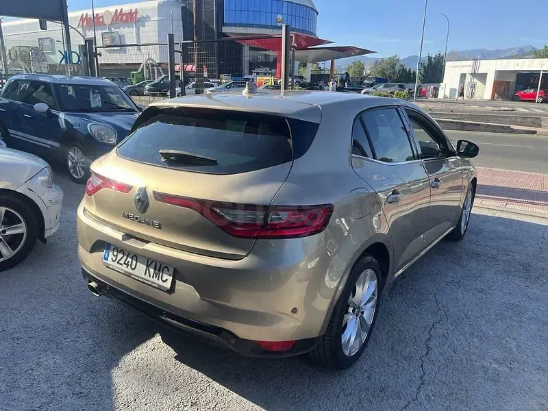 Usado Renault Mégane GT Line GT-Line 130 CV (95 kW) 2018 Marrón Berlina